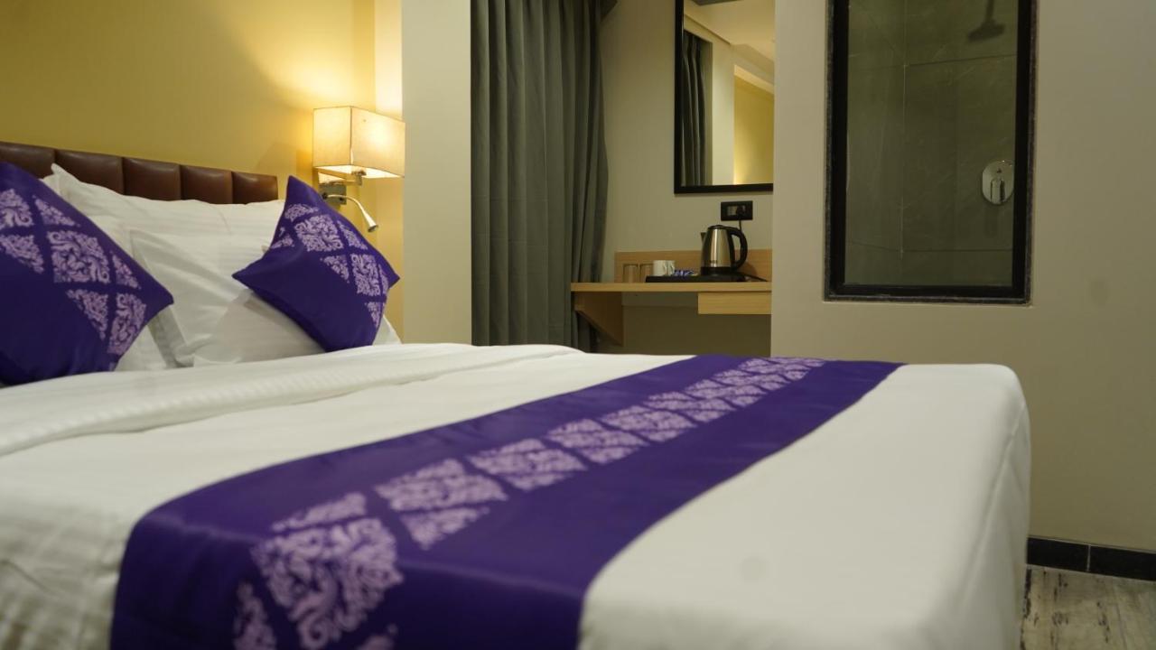 Purple Beds By Vits Dwarkesh, Surat Hotel Salabatpura Bagian luar foto