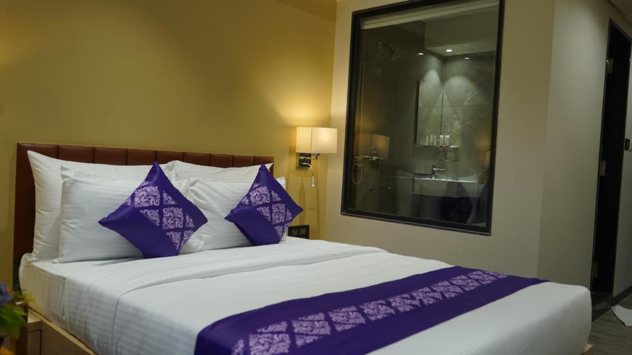 Purple Beds By Vits Dwarkesh, Surat Hotel Salabatpura Bagian luar foto