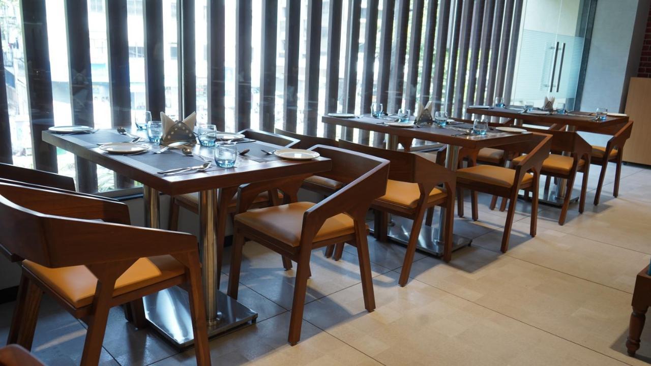 Purple Beds By Vits Dwarkesh, Surat Hotel Salabatpura Bagian luar foto