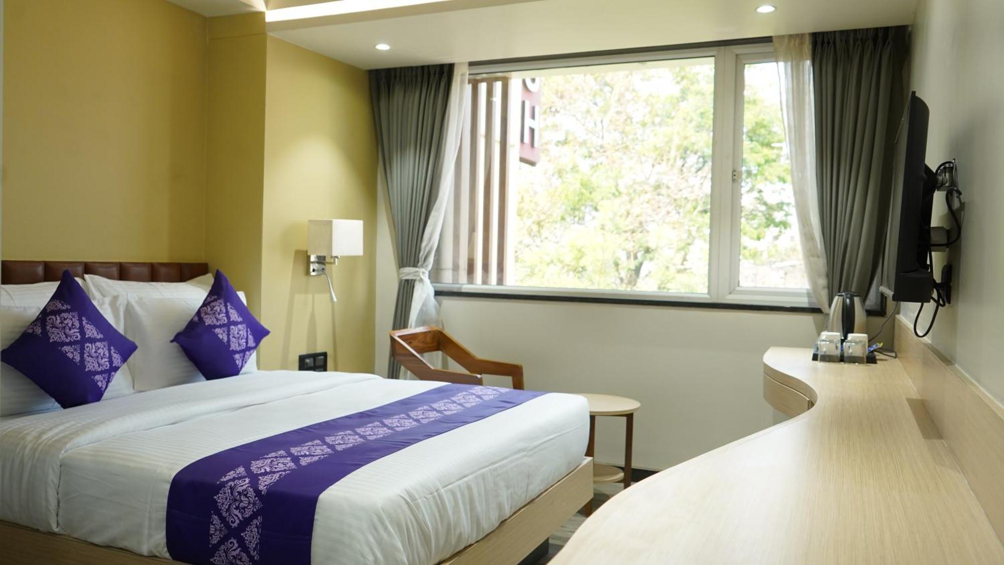 Purple Beds By Vits Dwarkesh, Surat Hotel Salabatpura Bagian luar foto